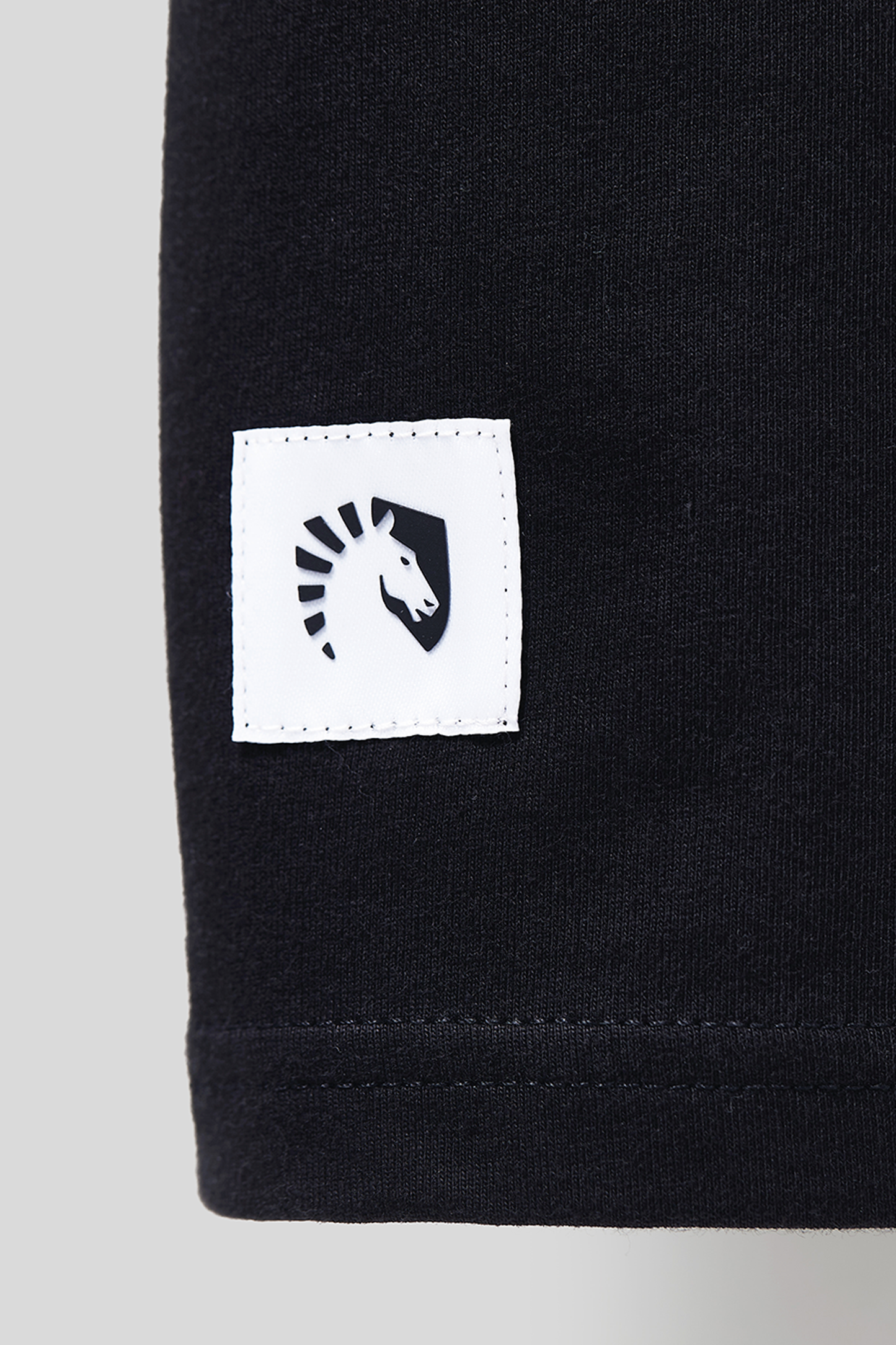 LIQUID HEART CREST TEE - Team Liquid