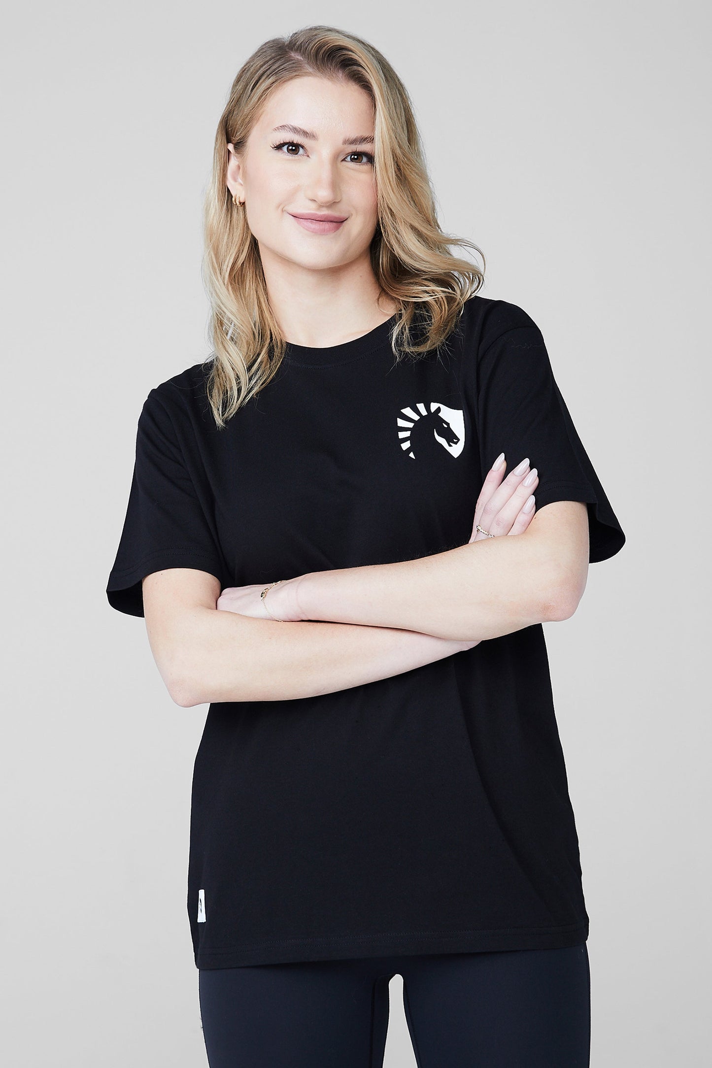 LIQUID HEART CREST TEE - Team Liquid